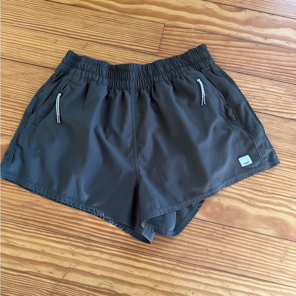 Vuori Shorts - Olive